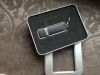 USB krom-usnje z zanko  v kovinski embalaži.JPG