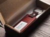 leseni obesek za ključe z usnjem-gravura na ploščico - več barv lesa.JPG